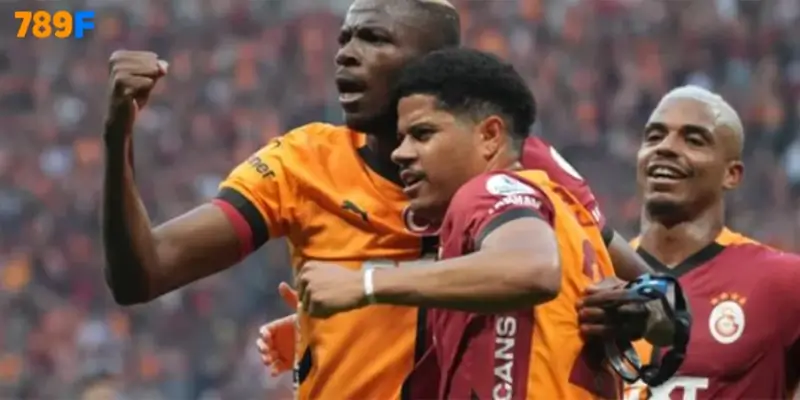 Các cầu thủ Galatasaray thể hiện quyết tâm trong buổi tập trước thềm trận đấu Các cầu thủ Galatasaray thể hiện quyết tâm trong buổi tập trước thềm trận đấu với Liverpool tại Champions League.