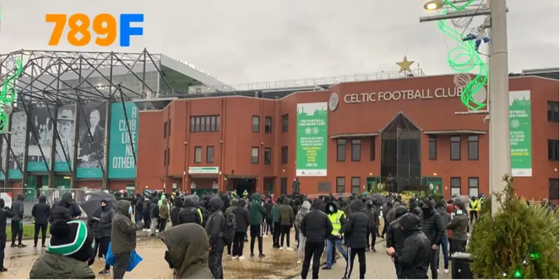 Casino Việt thua lỗ triền miên dù được ưu đãi lớn 2 CĐV Celtic thể hiện chiến dịch im lặng, tạo sức ép lên ban lãnh đạo