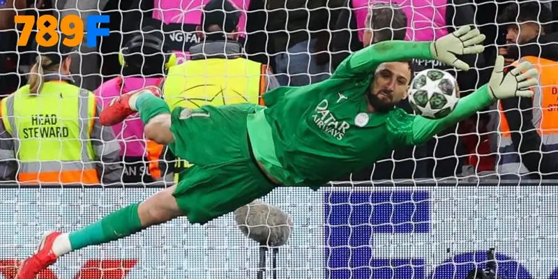 Donnarumma từng muốn gắn bó với PSG trước khi chọn Manchester City 1 Donnarumma từng muốn gắn bó với PSG