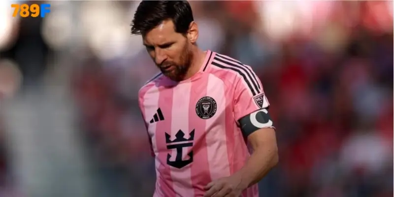 Messi không hài lòng với bản thân, trong trận đấu trên sân BMO Field, Toronto, Canada hôm 28/9 Messi không hài lòng với bản thân, trong trận đấu trên sân BMO Field, Toronto, Canada hôm 28/9