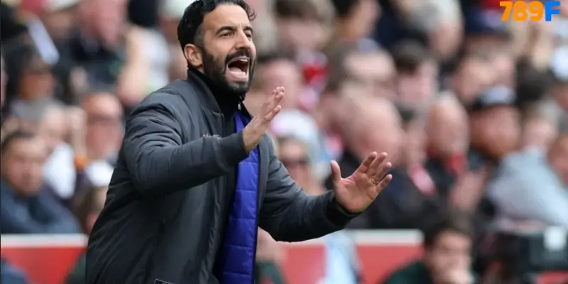 Amorim lên tiếng: 'Man Utd thua không phải vì sơ đồ 3 hậu vệ' 1 Amorim lên tiếng: 'Man Utd thua không phải vì sơ đồ 3 hậu vệ'