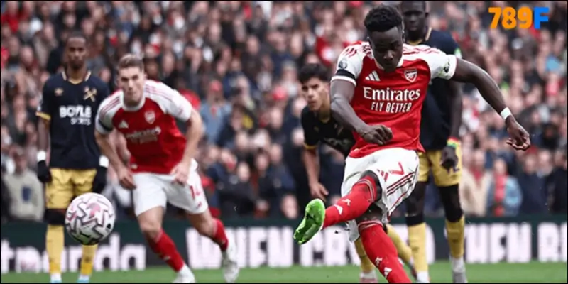 Bukayo Saka ghi bàn phạt đền ấn định tỷ số trong trận Arsenal thắng West Ham 2-0 ở vòng 7 Ngoại hạng Anh Bukayo Saka ghi bàn phạt đền ấn định tỷ số trong trận Arsenal thắng West Ham 2-0 ở vòng 7 Ngoại hạng Anh