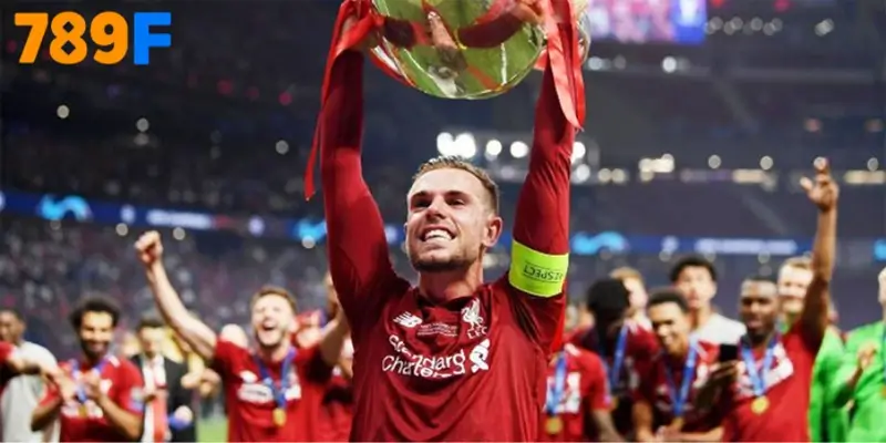 Henderson từng là biểu tượng thủ lĩnh tại Anfield suốt hơn một thập kỷ Henderson từng là biểu tượng thủ lĩnh tại Anfield suốt hơn một thập kỷ