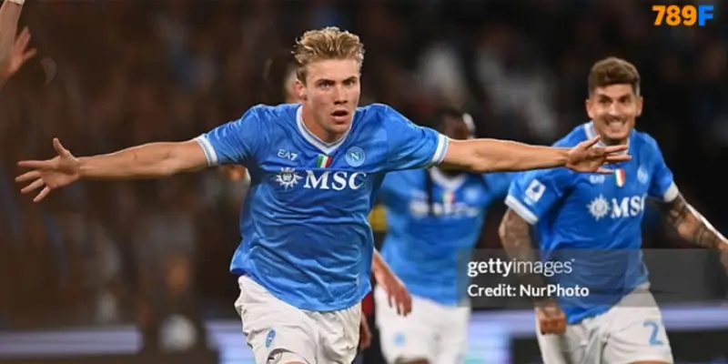 Hojlund đang thể hiện phong độ rất cao tại Napoli Hojlund đang thể hiện phong độ rất cao tại Napoli