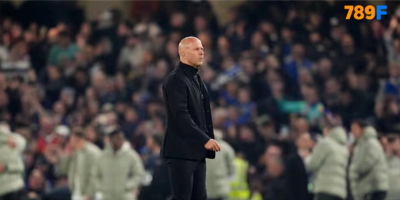 Mohamed Salah thất vọng sau pha xử lý lỗi trước ChelseaHLV Arne Slot sau trận Liverpool thua Chelsea 1-2