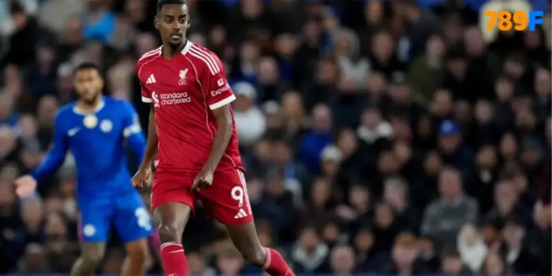 Neville chê hàng công Liverpool vô dụng Neville chê hàng công Liverpool vô dụng