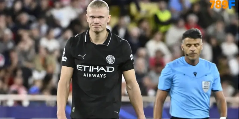 Tiền đạo Erling Haaland tức giận sau trận Man City hòa Monaco 2-2 ở lượt hai vòng bảng C1 2/10. Tiền đạo Erling Haaland tức giận sau trận Man City hòa Monaco 2-2 ở lượt hai vòng bảng C1 2/10.